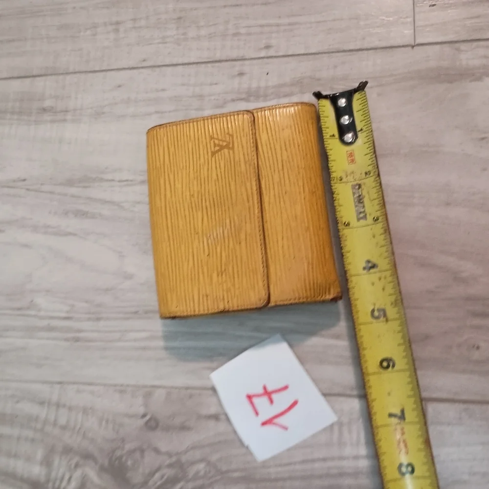 Authentic, Louis Vuitton, Yellow Epi Leather Wallet-Coin Purse - Picture 10 of 12